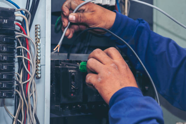 Best Emergency Electrical Repair  in Oak Ridge, FL