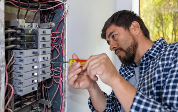 Best Affordable Electrician  in Oak Ridge, FL